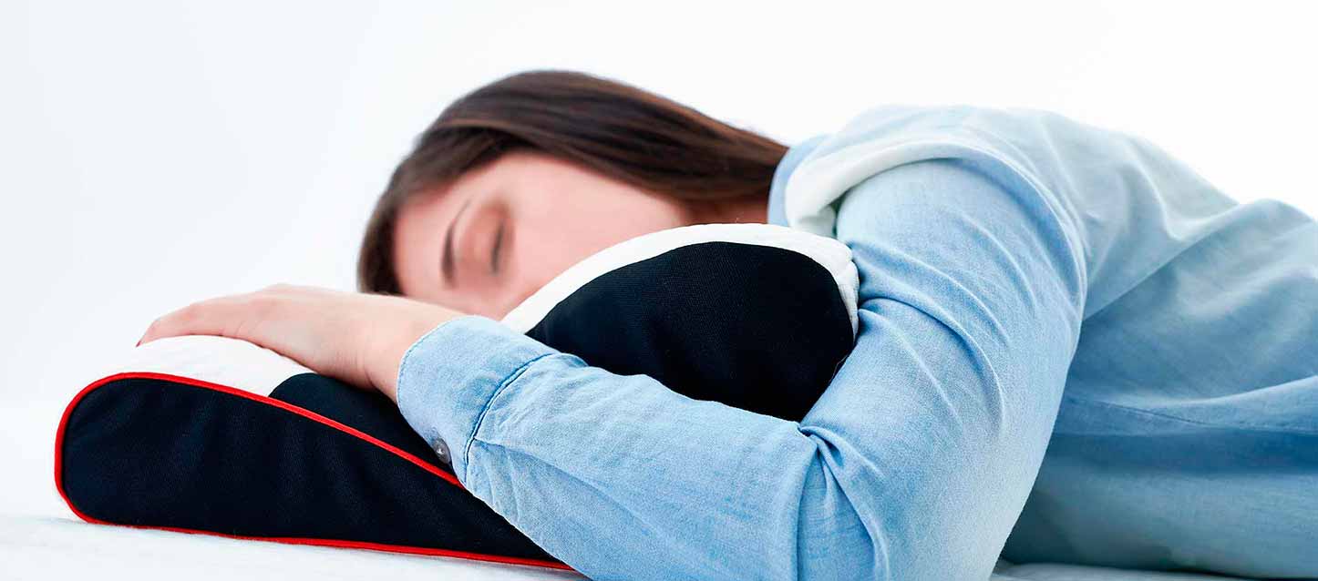 dormir-de-lado mejor-almohada-mercado