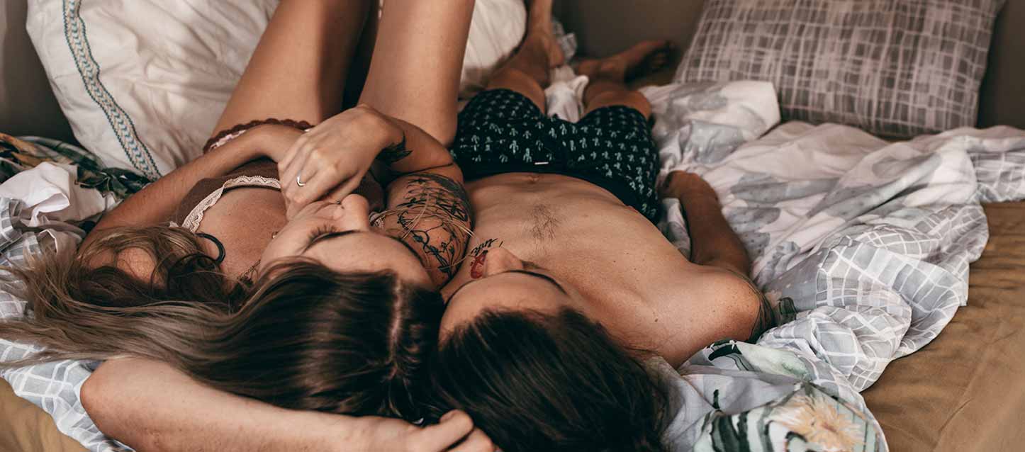 dormir boca arriba en pareja