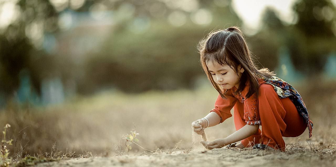 ¿Por qué es importante mantener un horario regular de sueño durante la infancia?