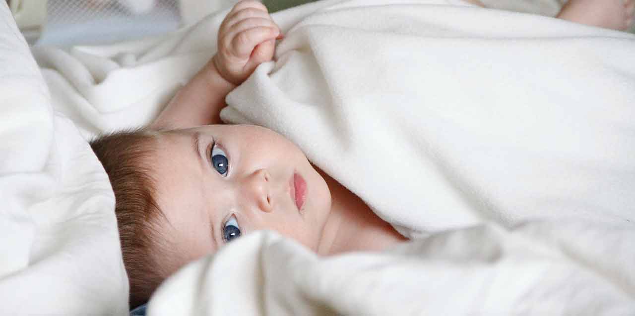 Cómo cambiar el ciclo de sueño de un bebé