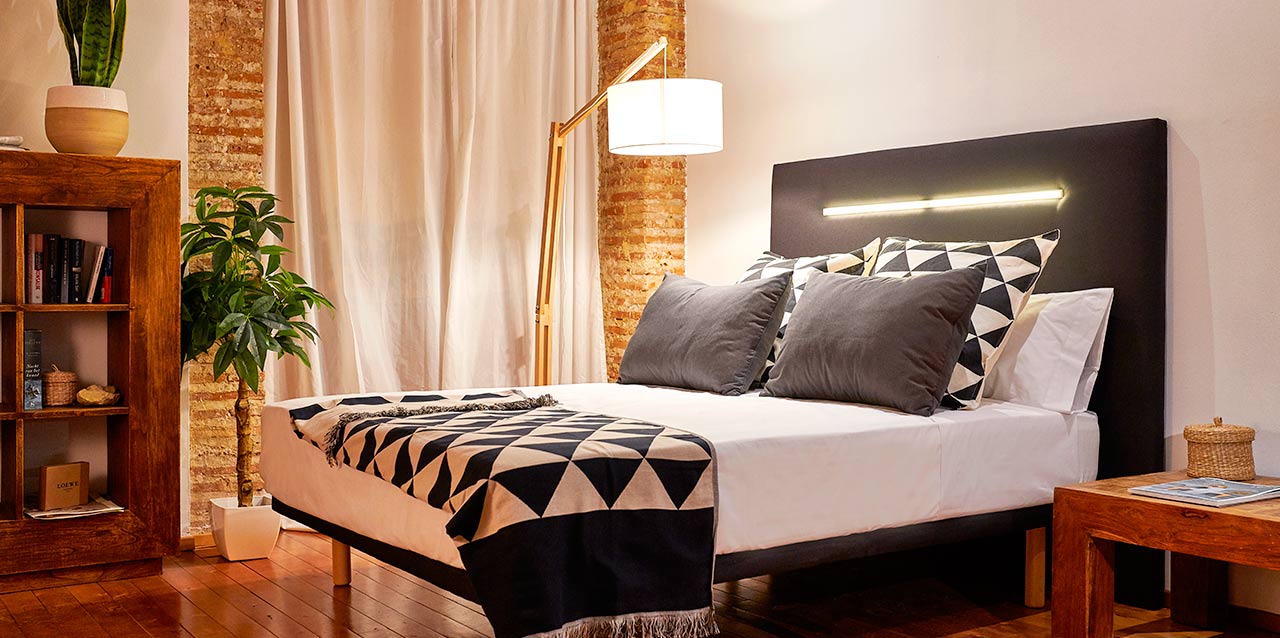 cama con luz diurna