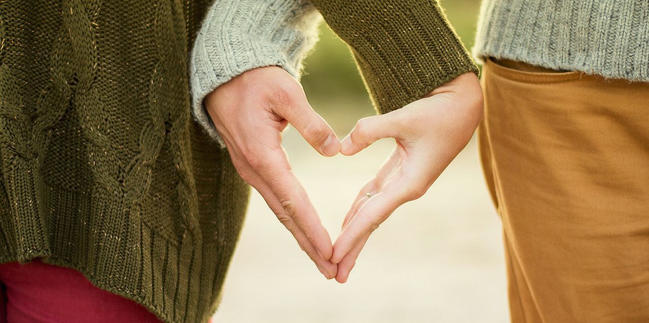 CorazĂłn con manos CorazĂłn con manos