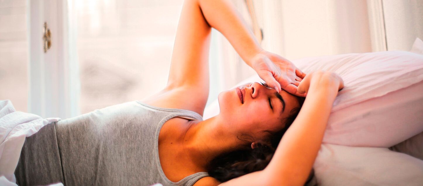 ¿Por qué dormir mucho provoca dolor de cabeza?