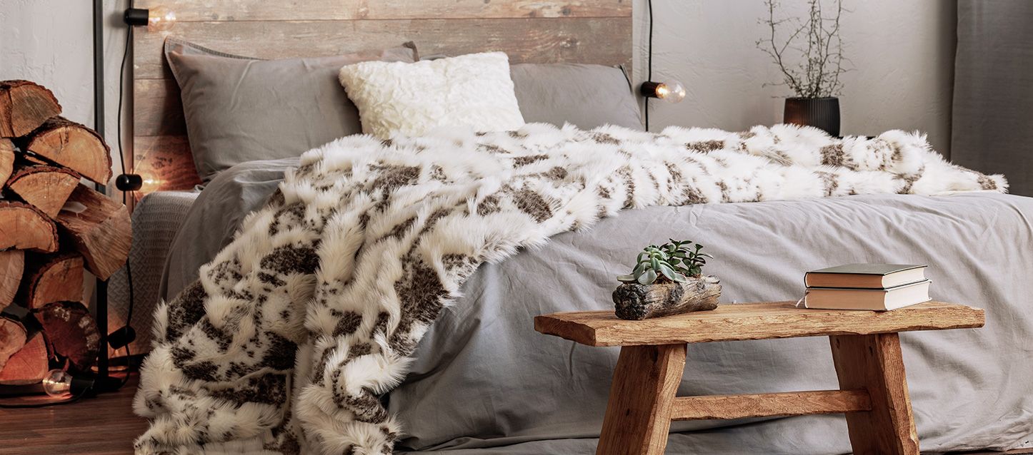 Cama con ropa de cama de invierno